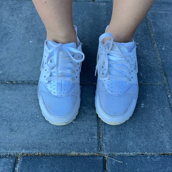 NIKE white huarache sneakers - size 5Y / US6.5 - Picture 2 of 14